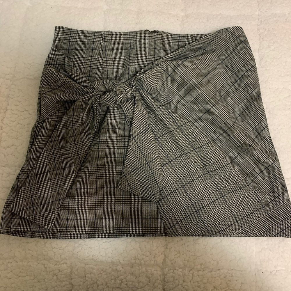 🌪Chic Professional B&W Skirt🌪